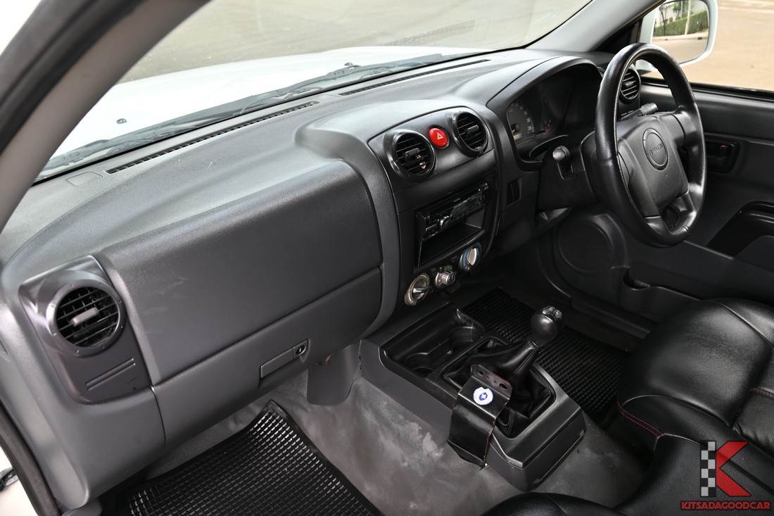 
								ISUZU D-Max cargo 1011 full									