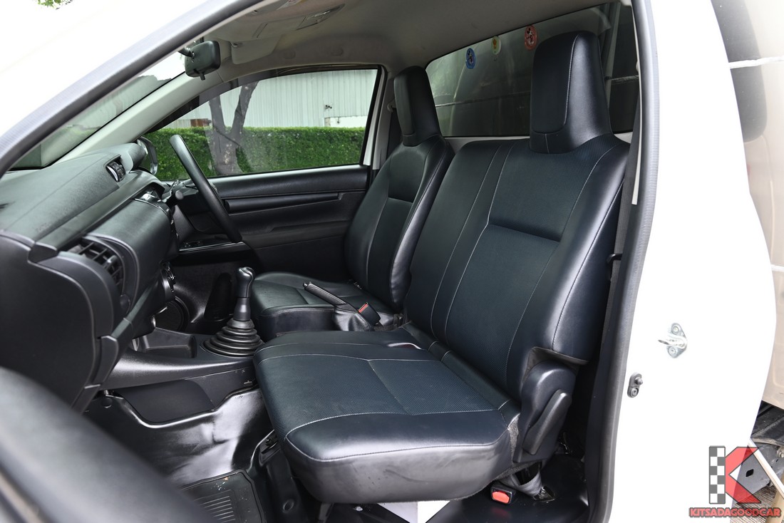 
								Toyota Revo COOL 2001 full									