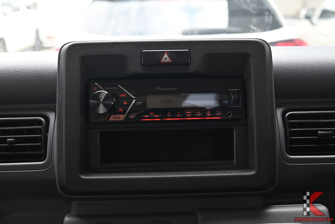 Suzuki Carry Truck 180 full