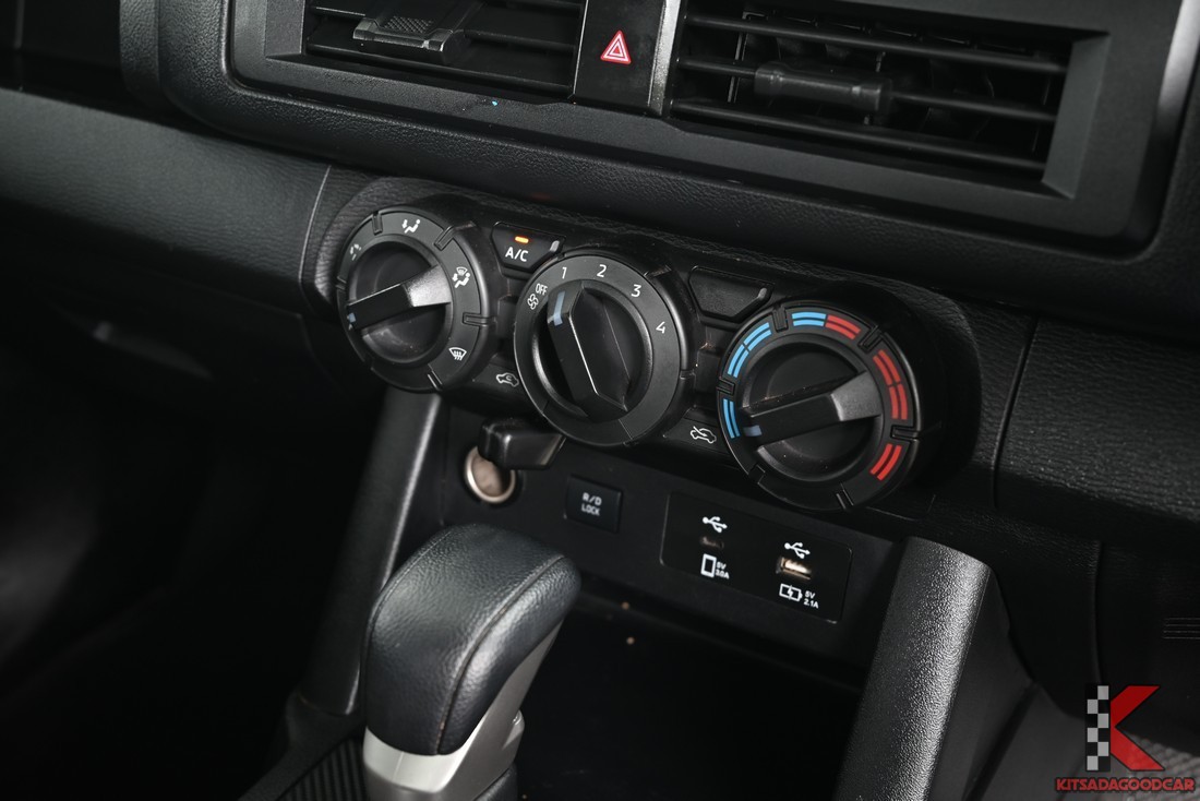 Mitsubishi Triton SINGLE CAB 8099 full