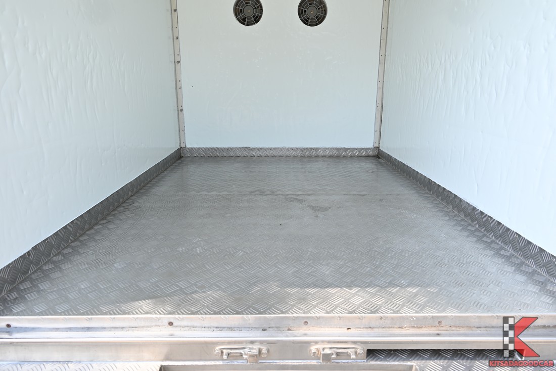 
								Toyota Revo cargo 294 full									