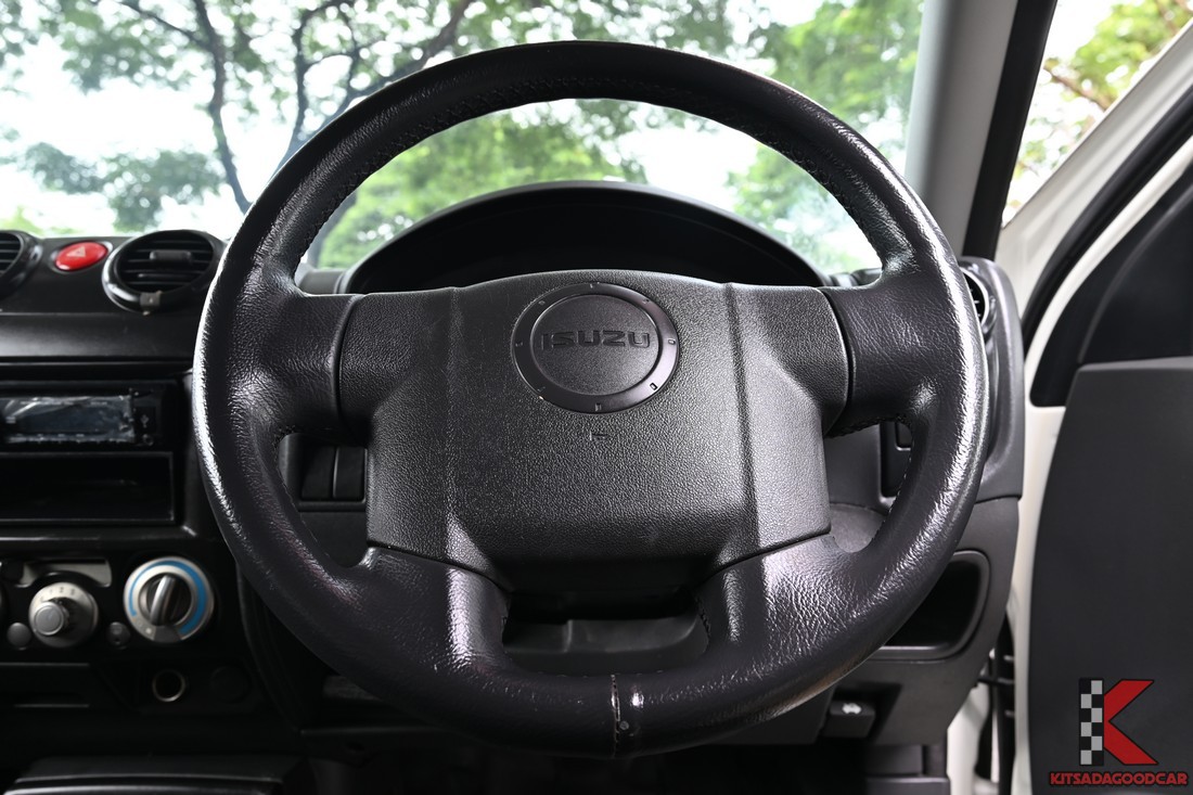 
								ISUZU D-Max cargo 1011 full									