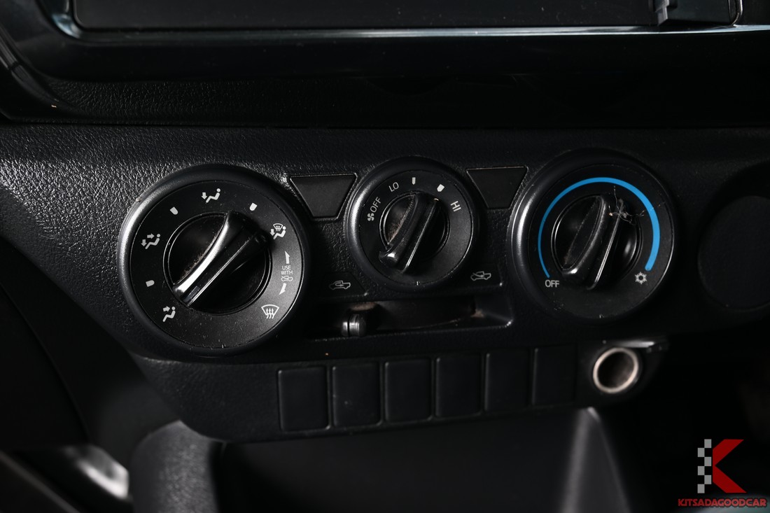 
								Toyota Revo cargo 7810 full									