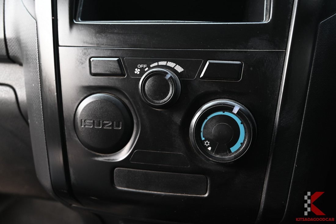 
								ISUZU D-Max cargo 5392 full									