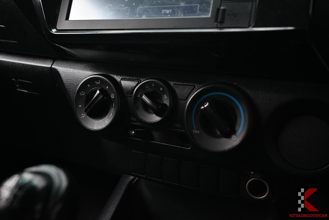 
								Toyota Revo cargo 1592 full									