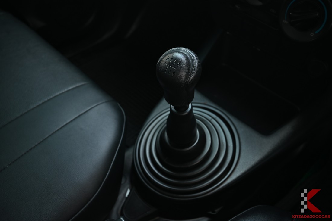 
								Toyota Revo KOG 6361 full									