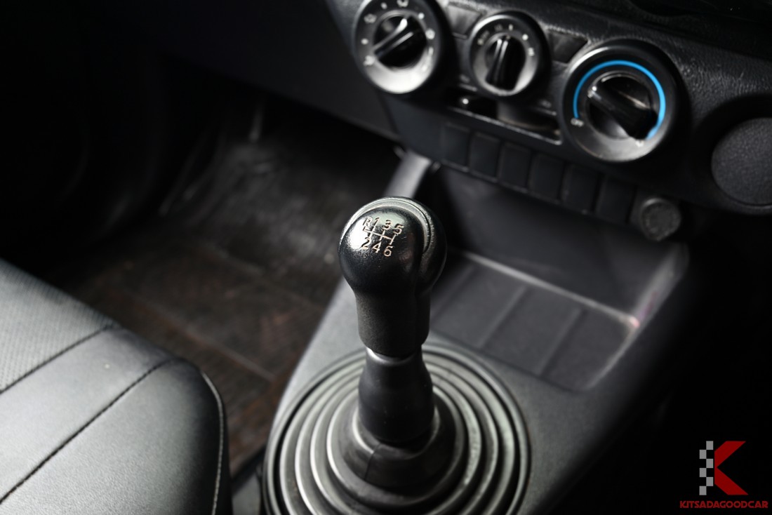 
								Toyota Revo cargo 1864 full									