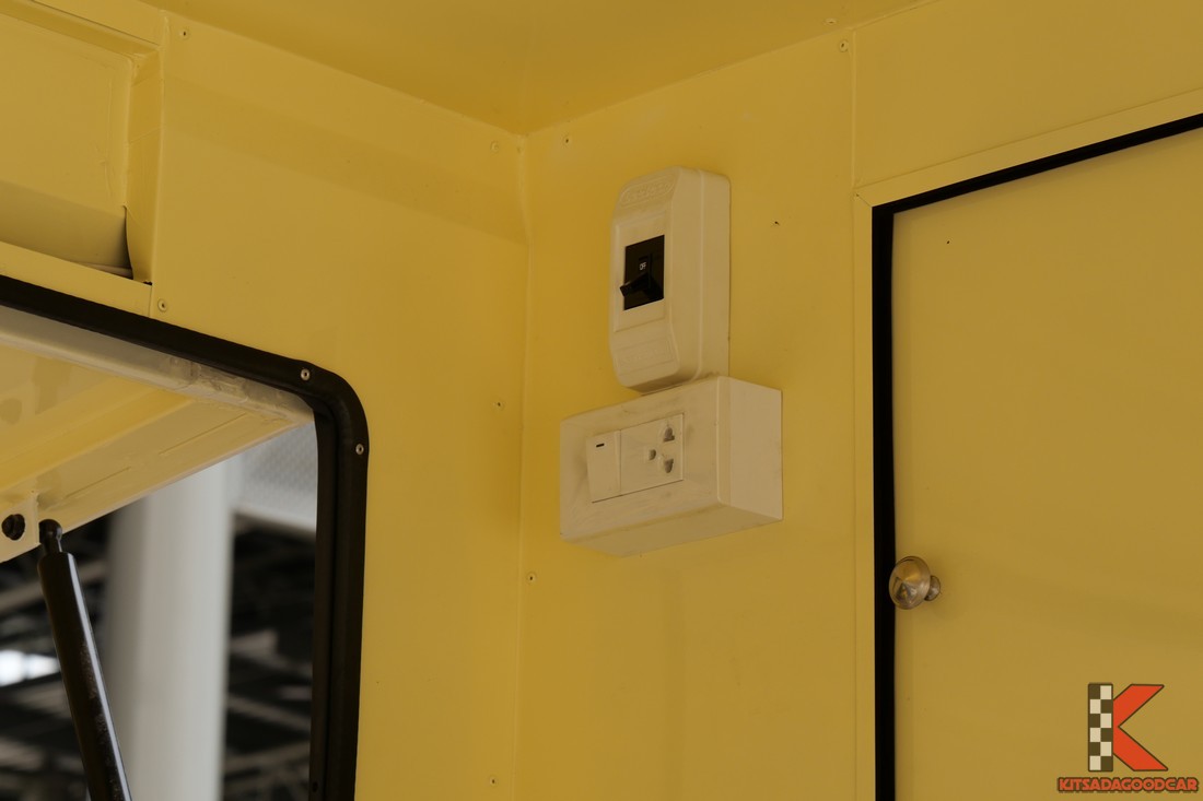 
								Suzuki Carry Food Truck 9947 full									