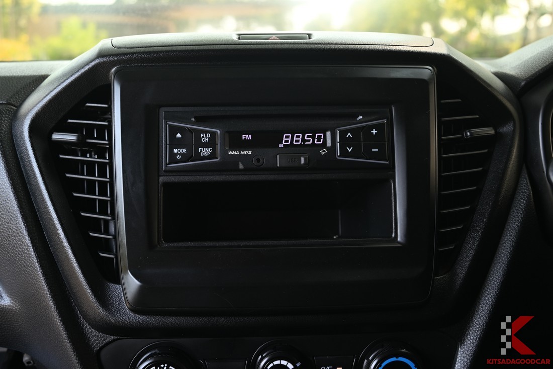 Isuzu D-MAX cargo 2478 full