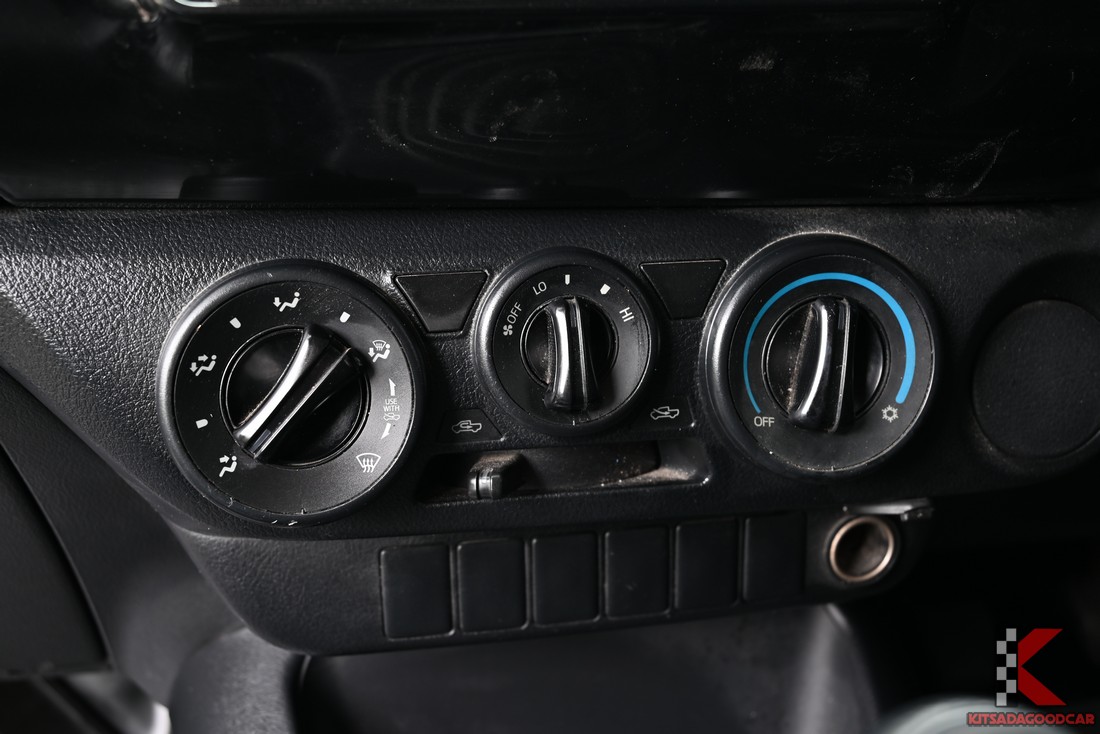 
								Toyota Revo cargo 9396 full									