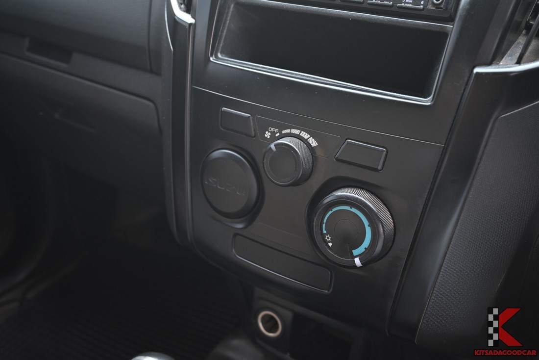 
								ISUZU D-Max cargo 7850 full									