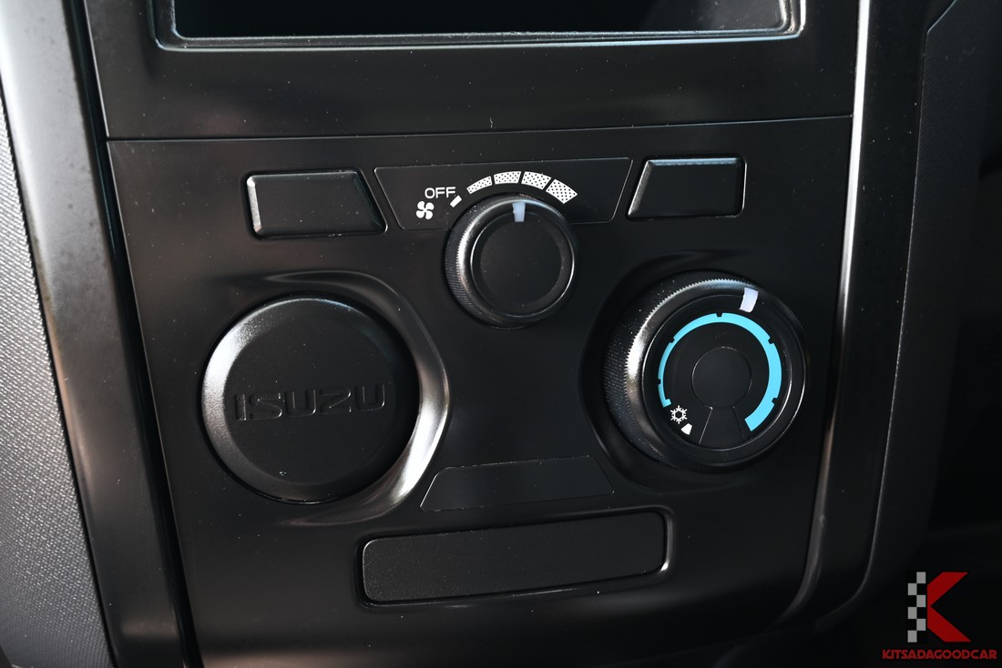 
								ISUZU D-Max cargo 1304 full									