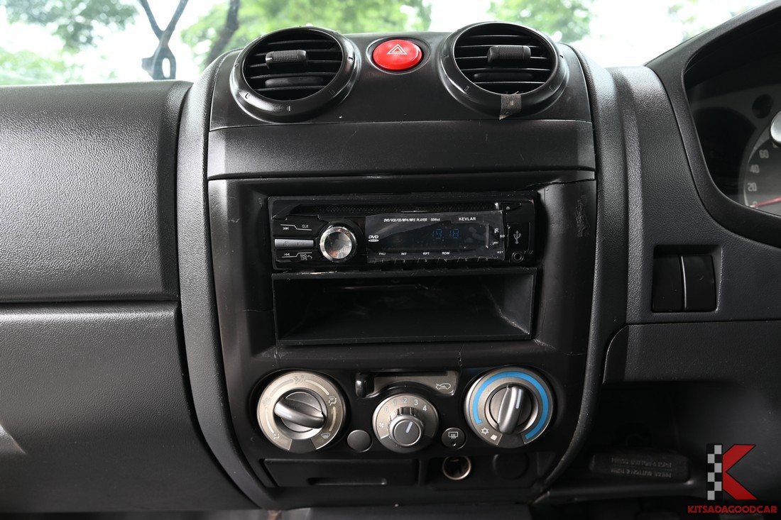 
								ISUZU D-Max cargo 1011 full									