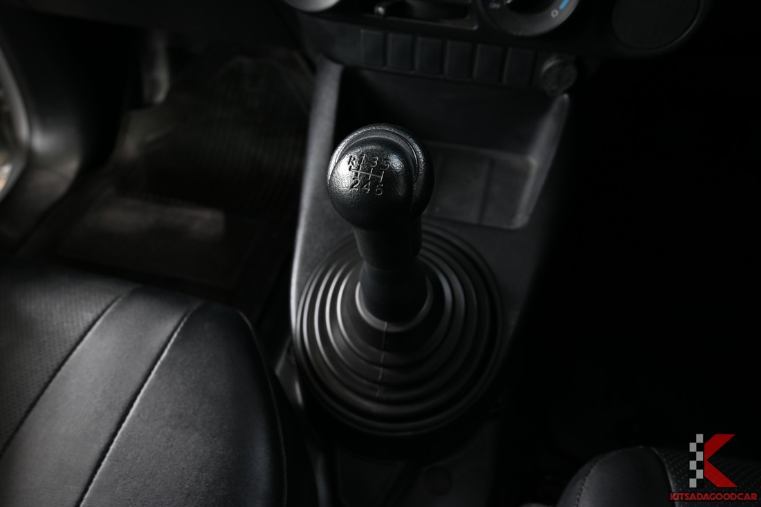 
								Toyota Revo KOG 2833 full									