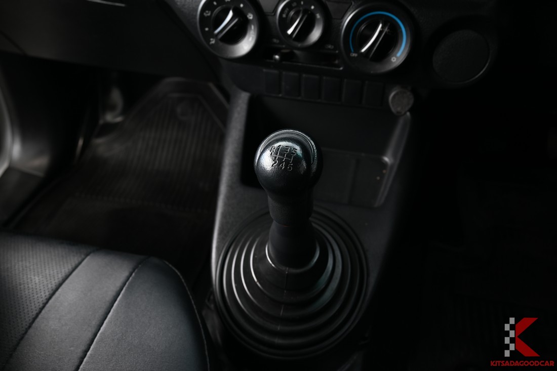 
								Toyota Revo cargo 7810 full									