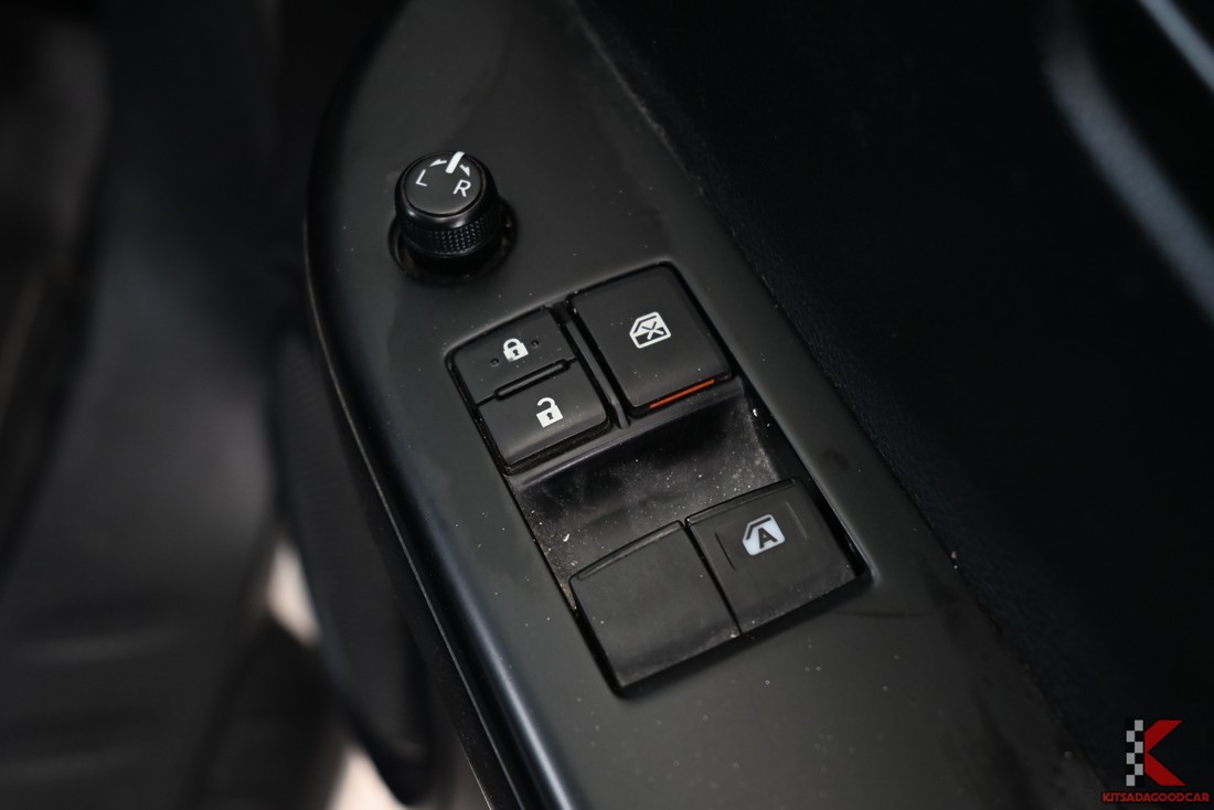 
								Toyota Revo cargo 8243 full									