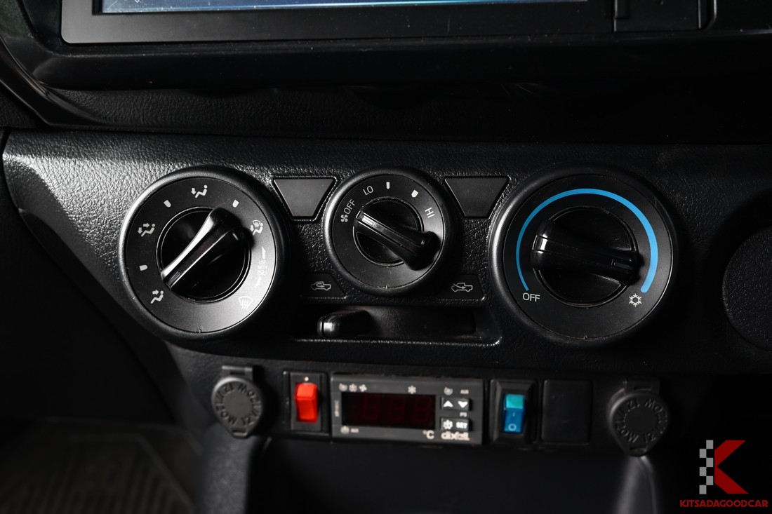 
								Toyota Revo COOL 3925 full									