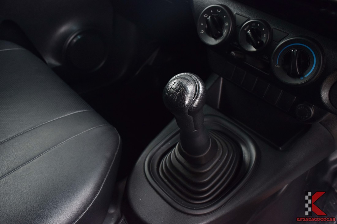 
								Toyota Revo cargo 4428 full									