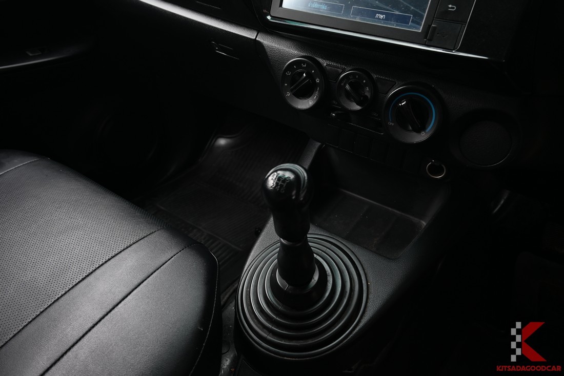 
								Toyota Revo cargo 1592 full									