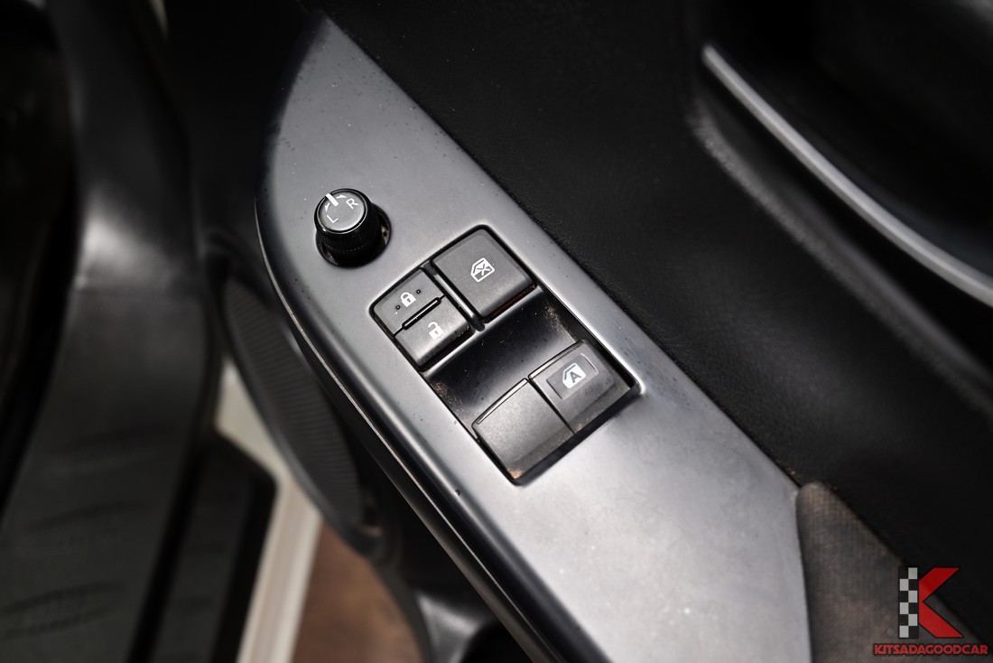 
								Toyota Revo cargo 1864 full									