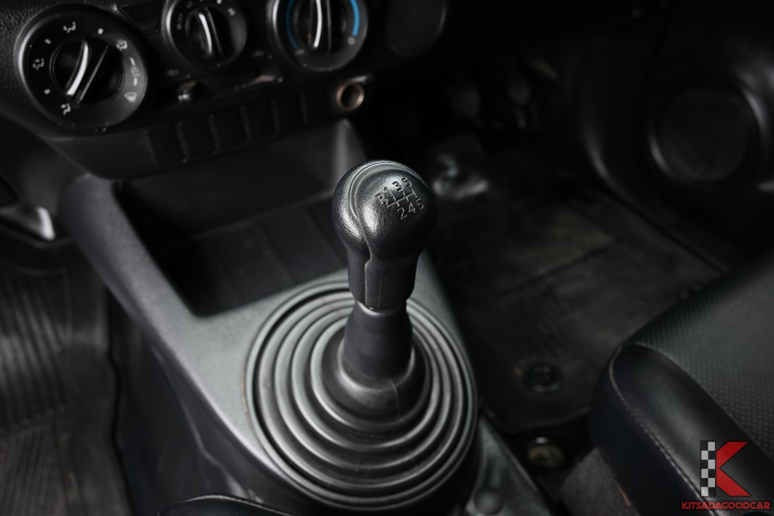 
								Toyota Revo cargo 9396 full									