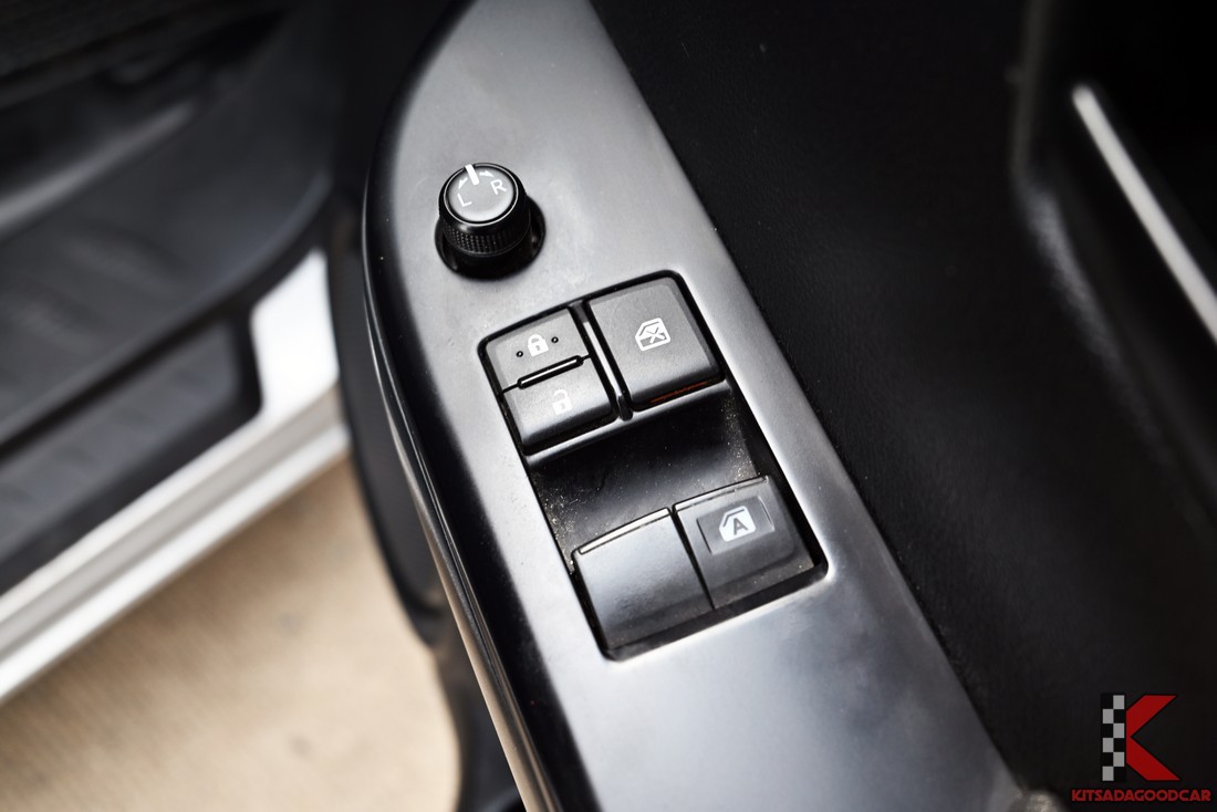 
								Toyota Revo cargo 5060 full									