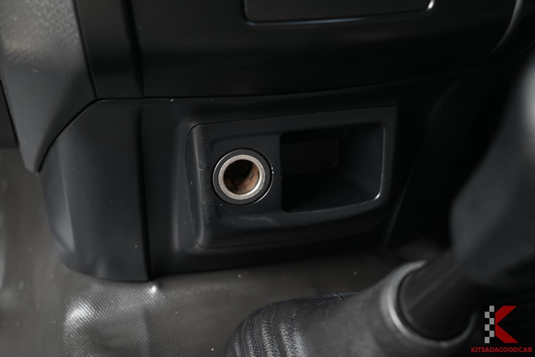 
								ISUZU D-Max cargo 5089 full									