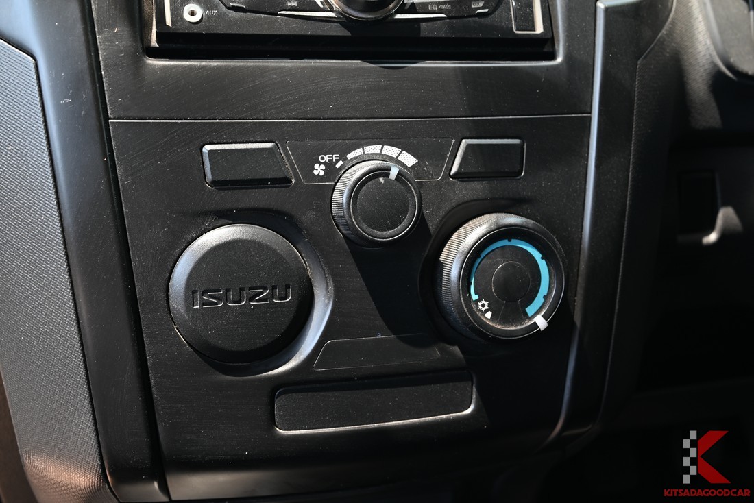 
								ISUZU D-Max cargo 7343 full									