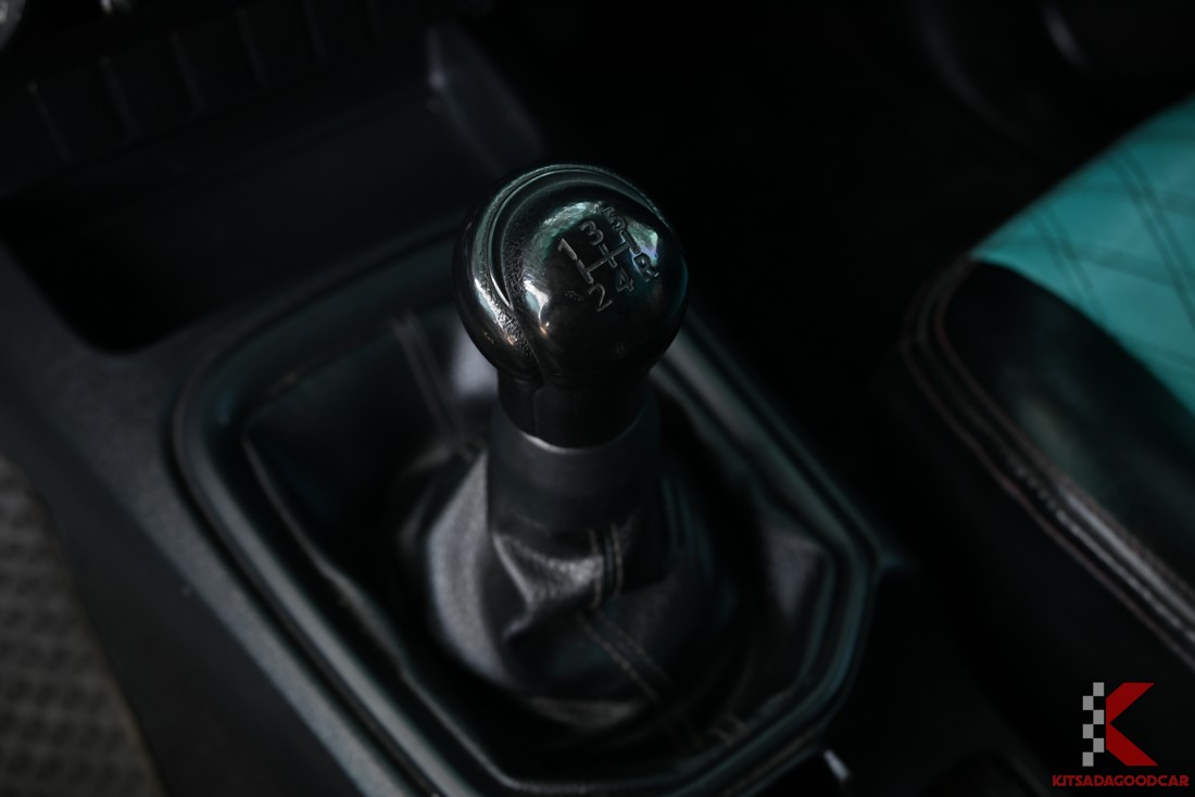 
								Toyota Revo cargo 1544 full									