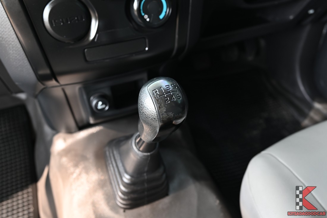 
								ISUZU D-Max cargo 1304 full									