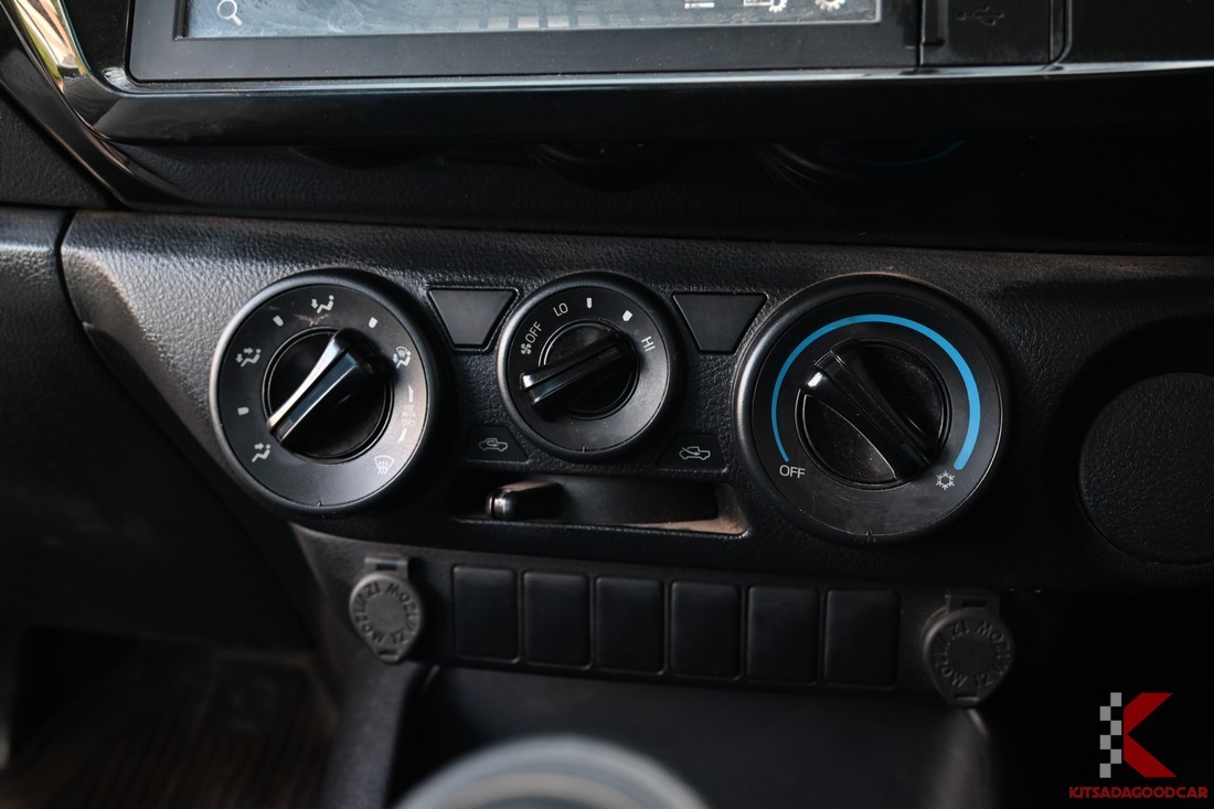 
								Toyota Revo DUMP 3190 full									