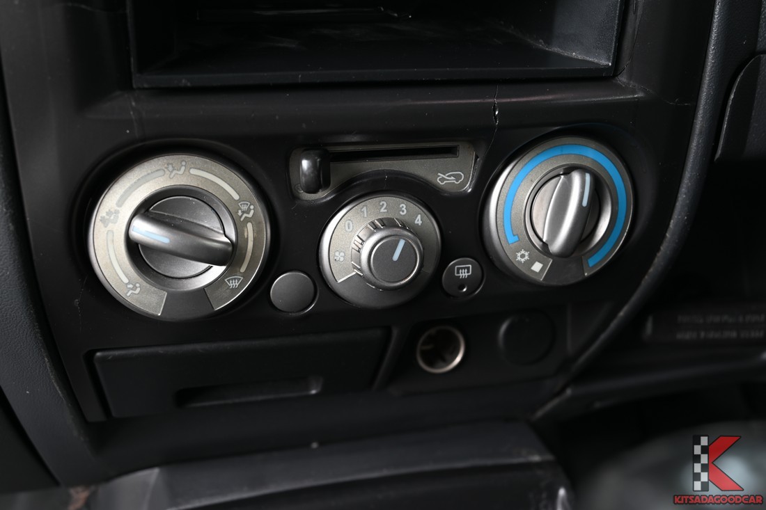 
								ISUZU D-Max cargo 1011 full									