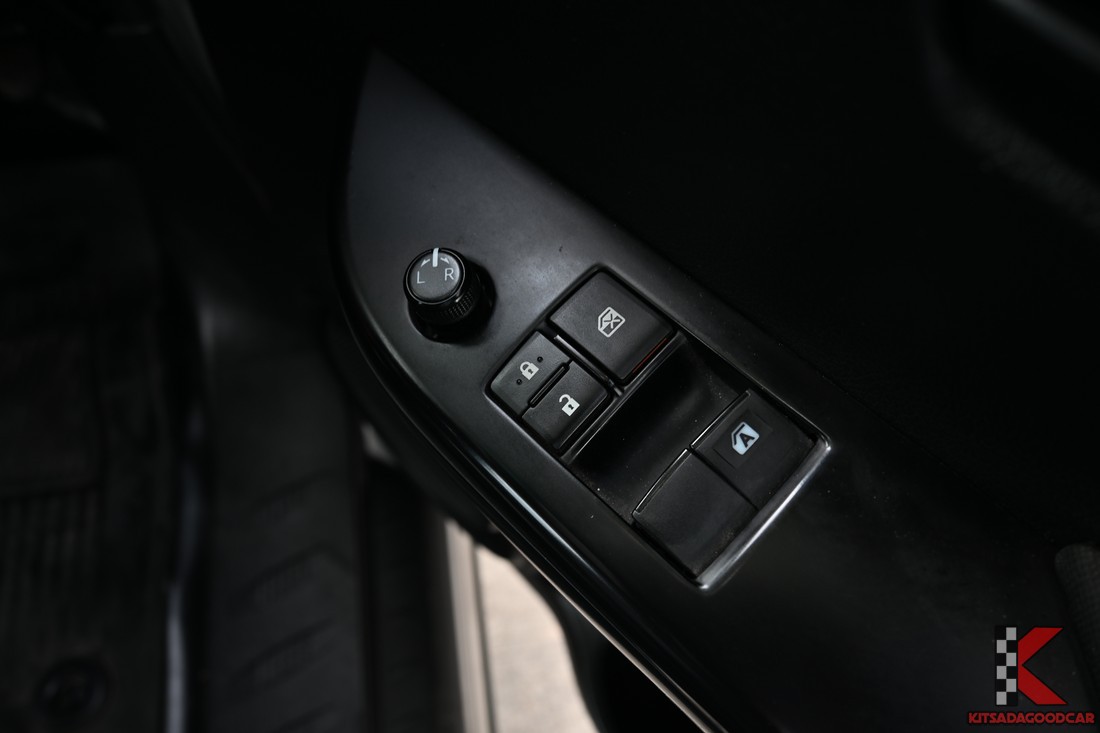 
								Toyota Revo cargo 7810 full									