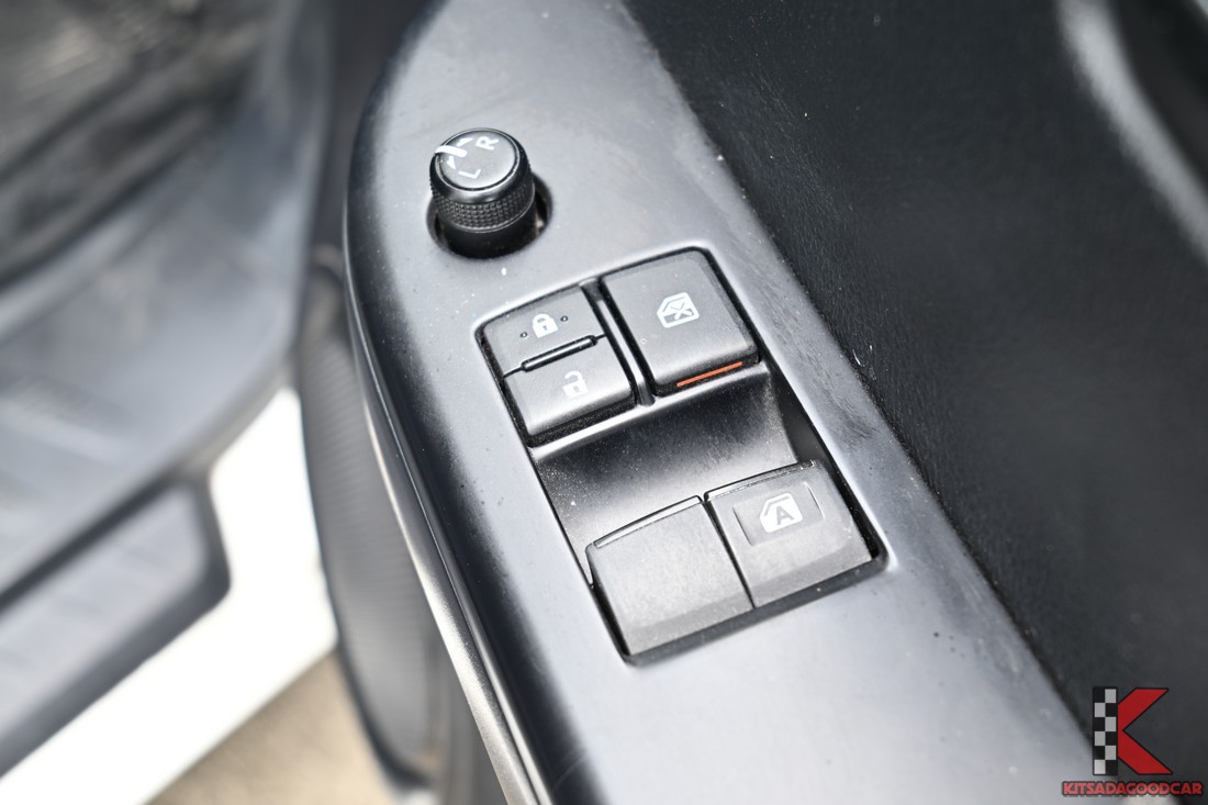 
								Toyota Revo COOL GOOD TEMP 8744 full									