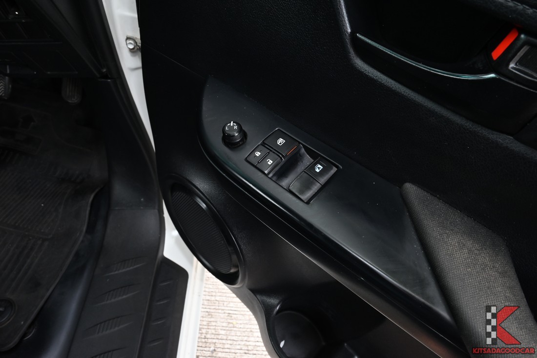 
								Toyota Revo COOL 5750 full									