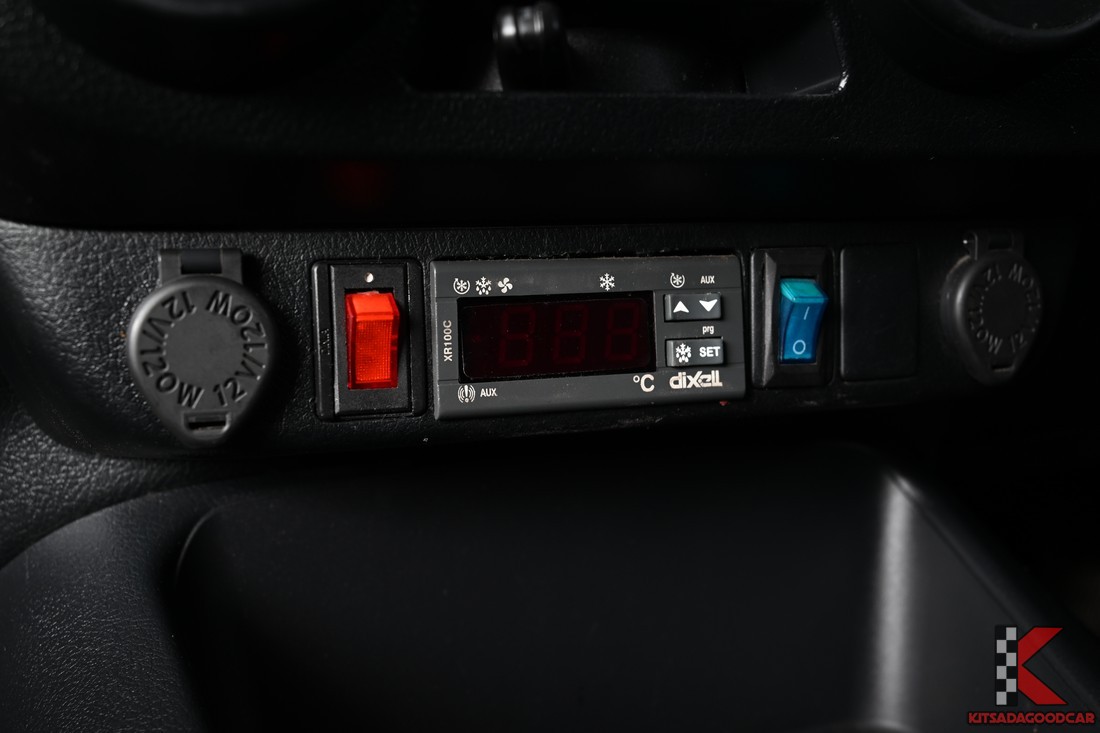 
								Toyota Revo COOL 3925 full									