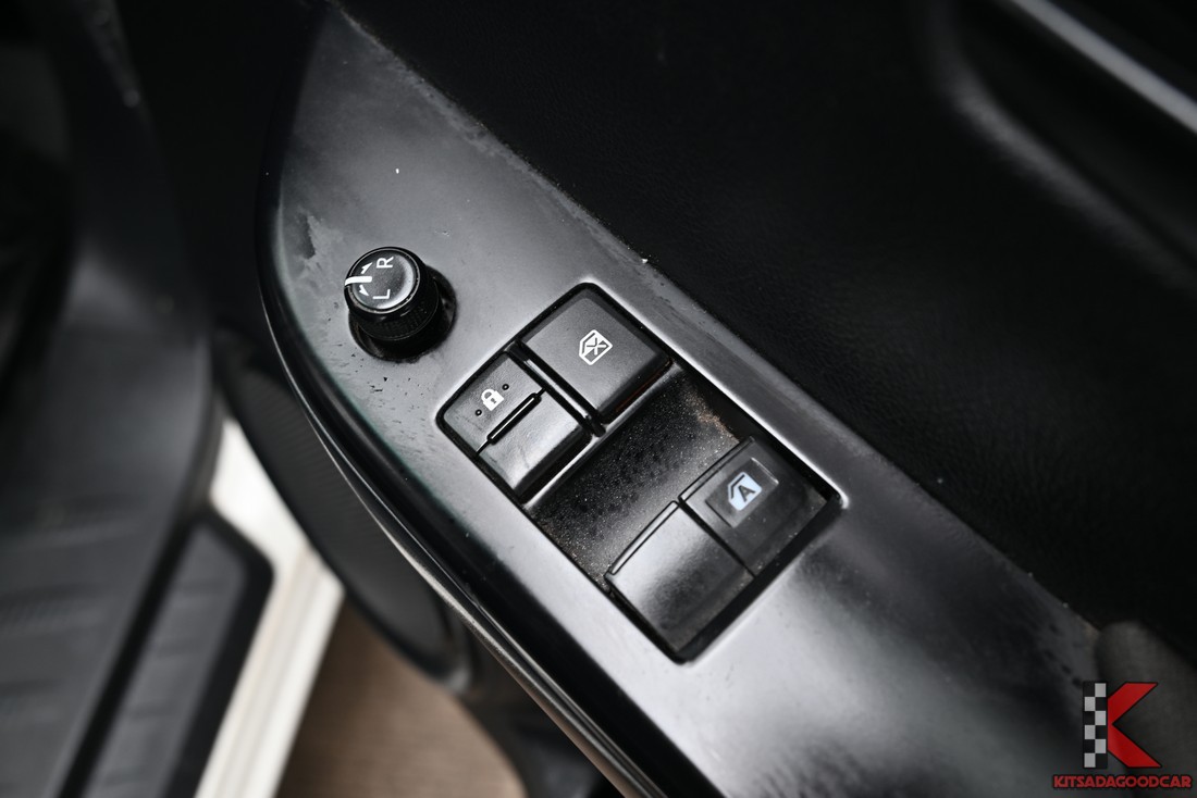 
								Toyota Revo cargo 1592 full									