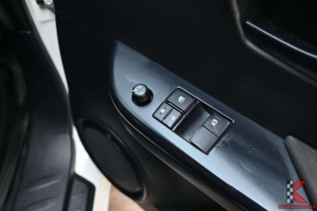 
								Toyota Revo KOG 6361 full									