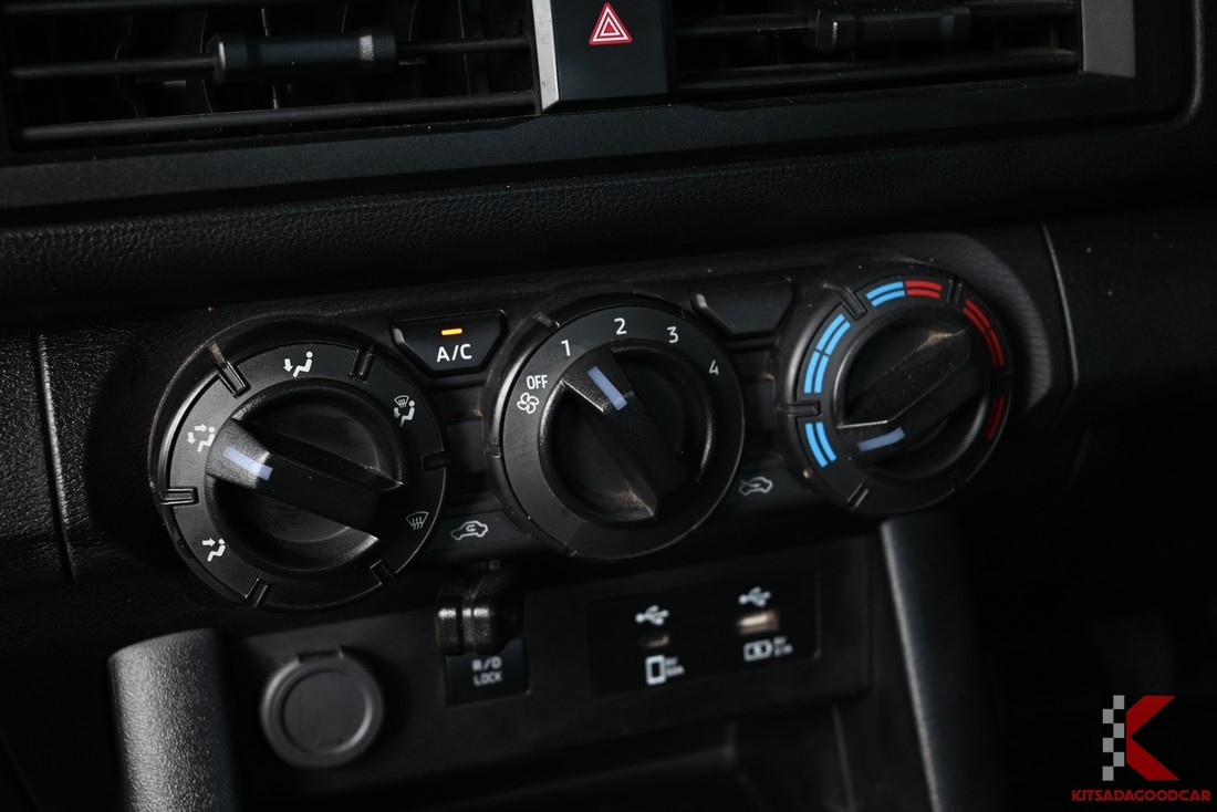 Mitsubishi Triton SINGLE CAB 8094 full