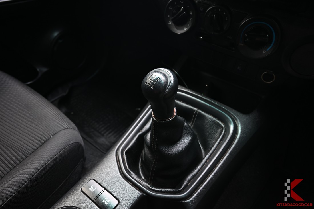 
								Toyota Revo cargo 8136 full									