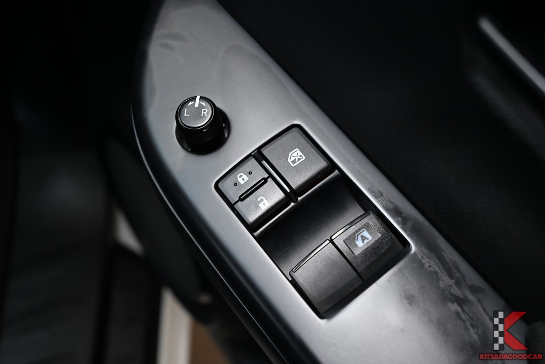 
								Toyota Revo cargo 4455 full									