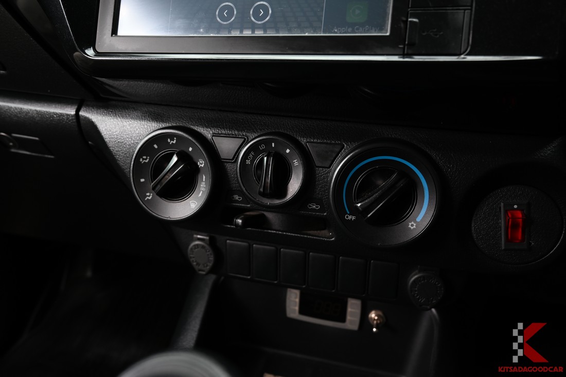 
								Toyota Revo COOL 2001 full									