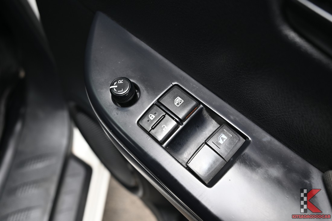 
								Toyota Revo cargo 9396 full									