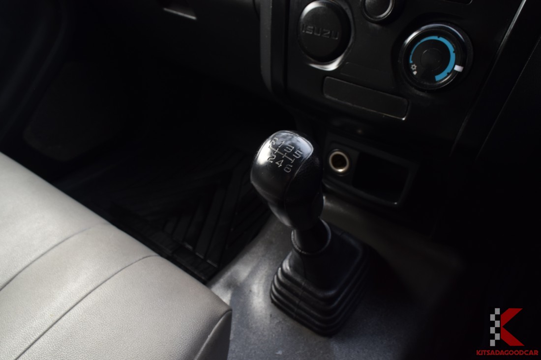 
								ISUZU D-Max cargo 7754 full									