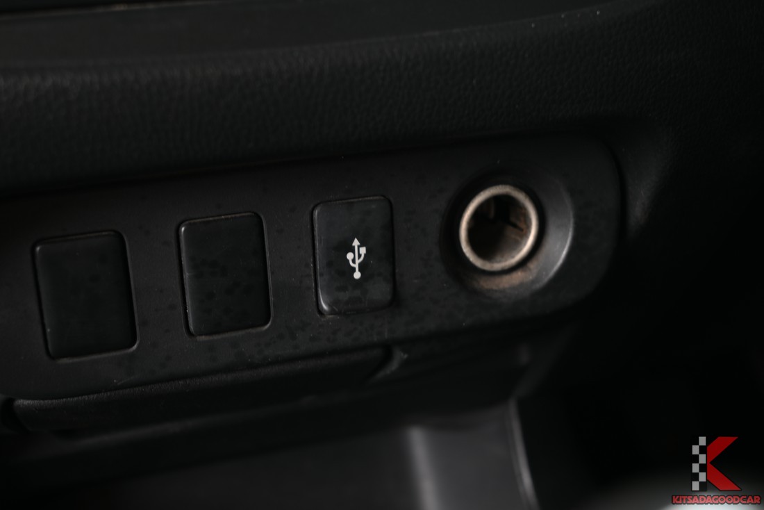 
								Mitsubishi Triton cargo 1534 full									