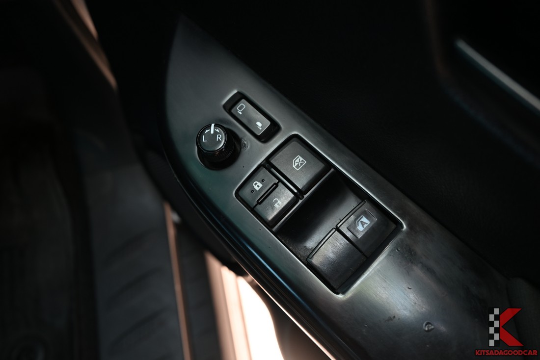 
								Toyota Revo cargo 1544 full									