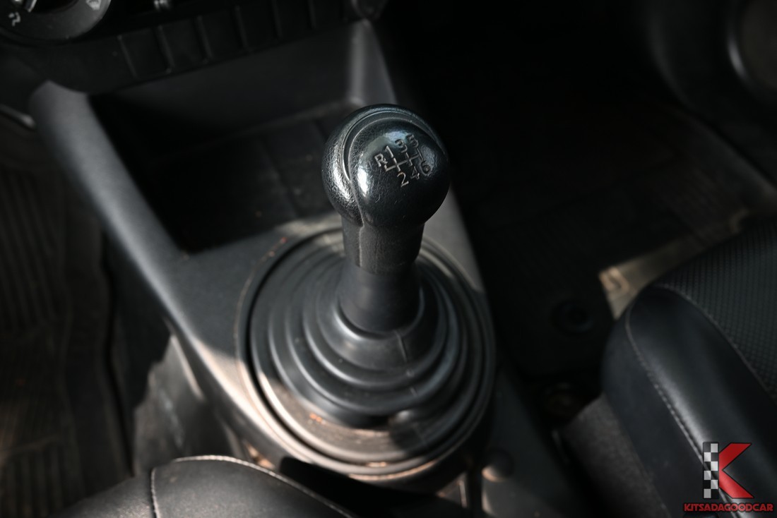 
								Toyota Revo cargo 6322 full									