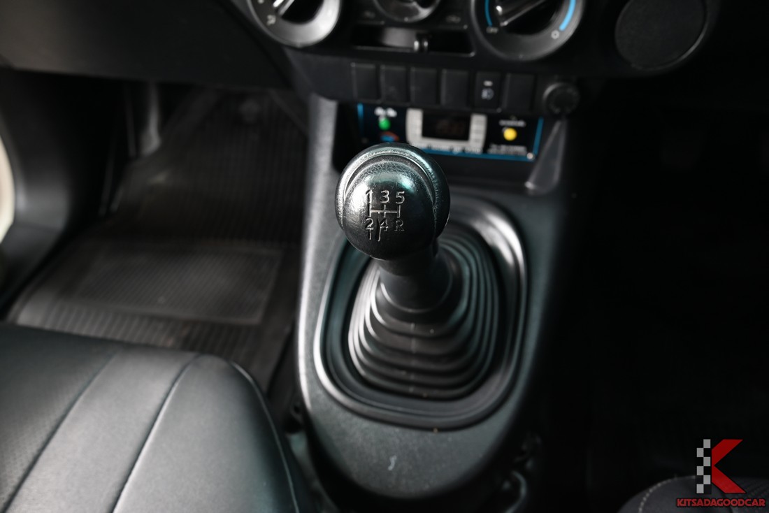 
								Toyota Revo MPC COOL 7042 full									