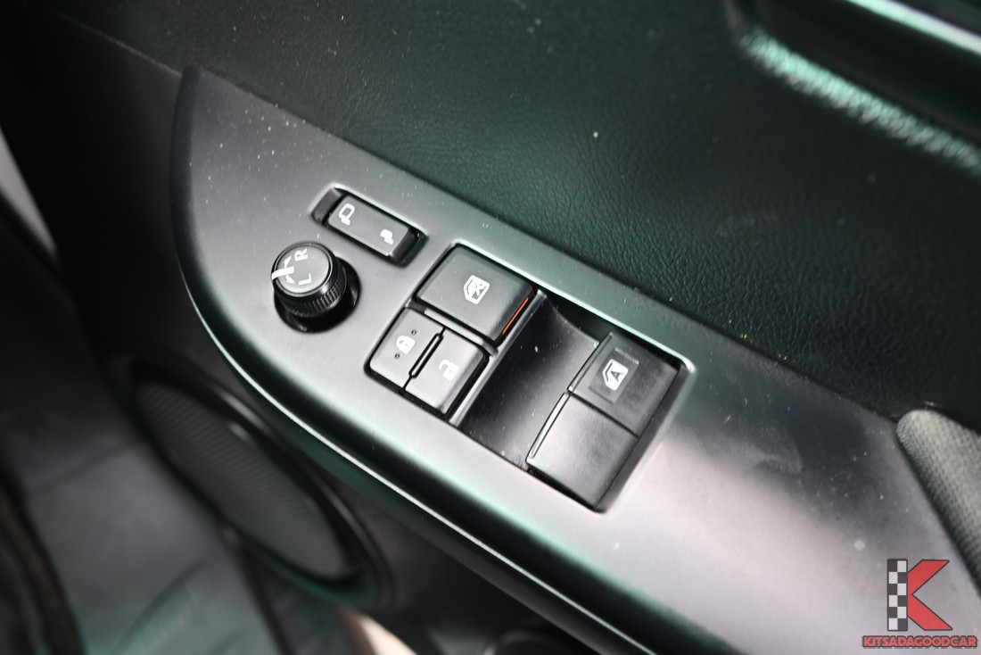 
								Toyota Revo cargo 8136 full									