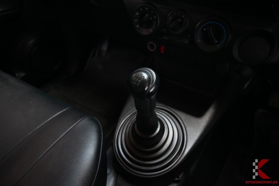 Toyota Revo COOL 8200 full